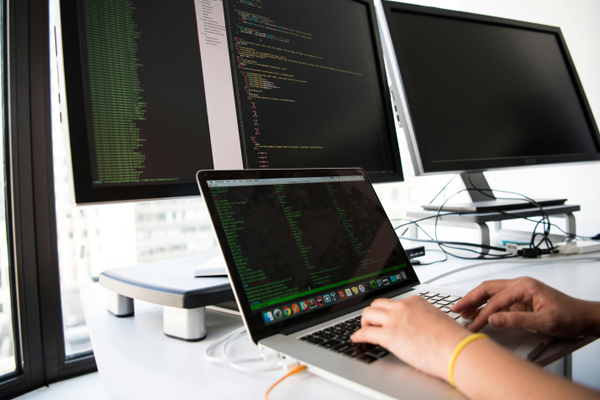 環(huán)氧地坪漆廠(chǎng)推薦：探尋性?xún)r(jià)比高的無(wú)溶劑環(huán)氧地坪漆:環(huán)氧地坪